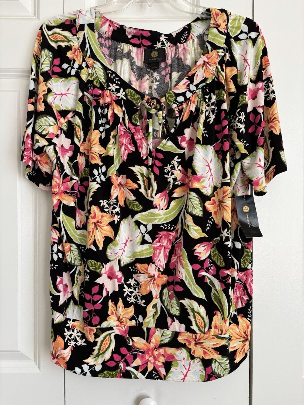 JM COLLECTION WOMEN'S TOP BLACK FLORAL PULLON SHORTH SLEEVE BANDED SPLIT NECK
